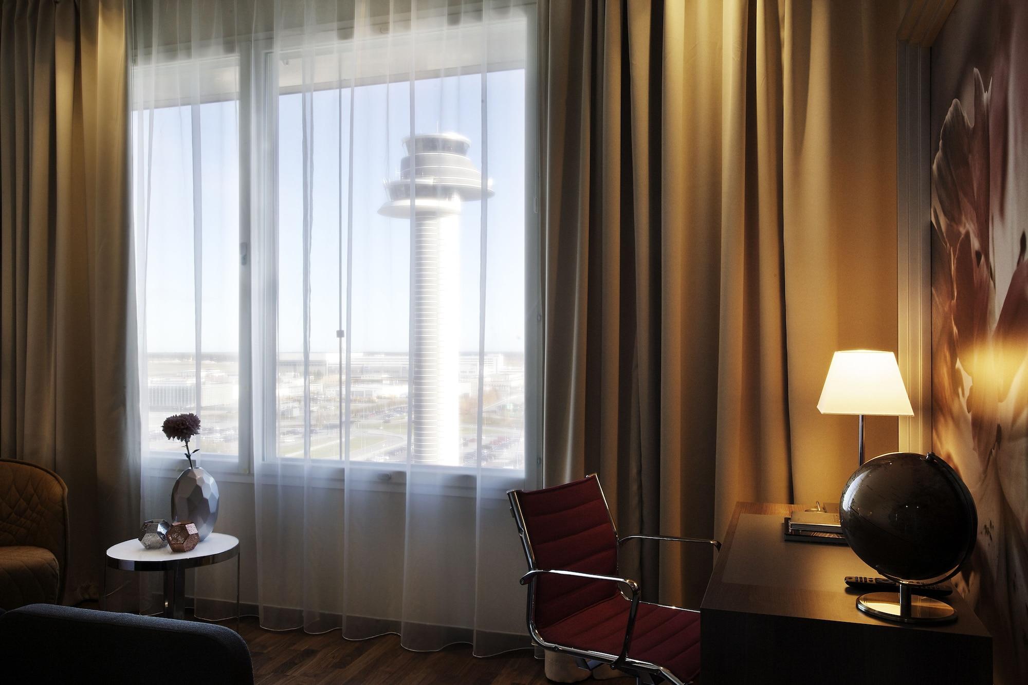 Clarion Airport Terminal Hotel 4*